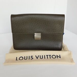 Authentic Louis Vuitton Selenga Taiga Pochette w/ Dust Bag, COA - FREE Shipping